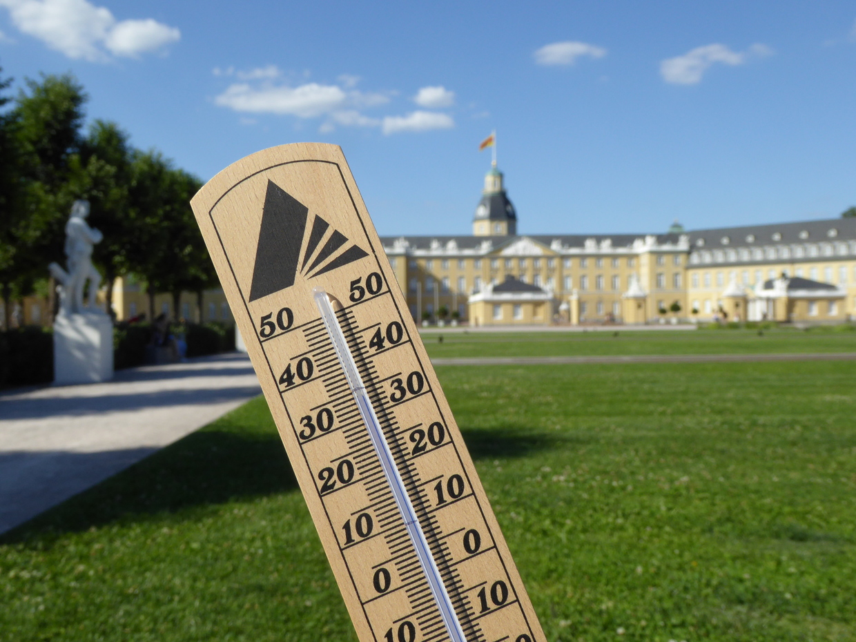 Stadt Karlsruhe, Umwelt- und Arbeitsschutz Thermometer und Schloss Karlsruhe